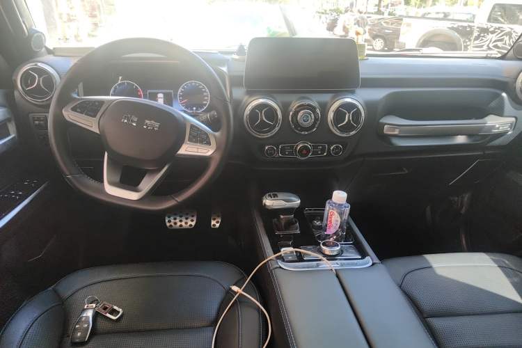 Used BAIC Off-Road BJ40 2021 2.0D Automatic Four-Wheel Drive Blade Hero Edition Adventurer Type Center Console