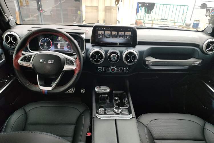 Used BAIC Off-Road BJ40 2021 2.0D Automatic Four-Wheel Drive Blade Hero Edition Adventurer Type Center Console