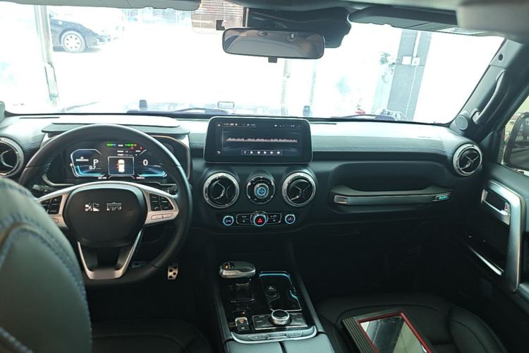 Used BAIC Off-Road BJ40 2021 2.0D Automatic Four-Wheel Drive Blade Hero Edition Adventurer Type Center Console