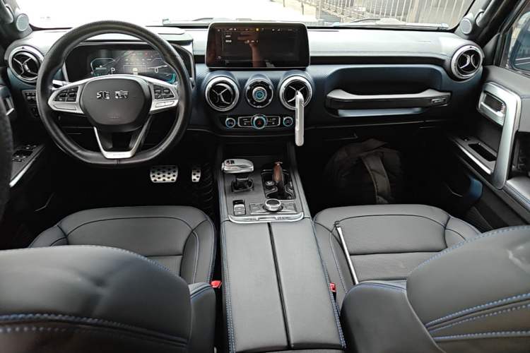 Used BAIC Off-Road BJ40 2021 2.0D Automatic Four-Wheel Drive Blade Hero Edition Adventurer Type Center Console