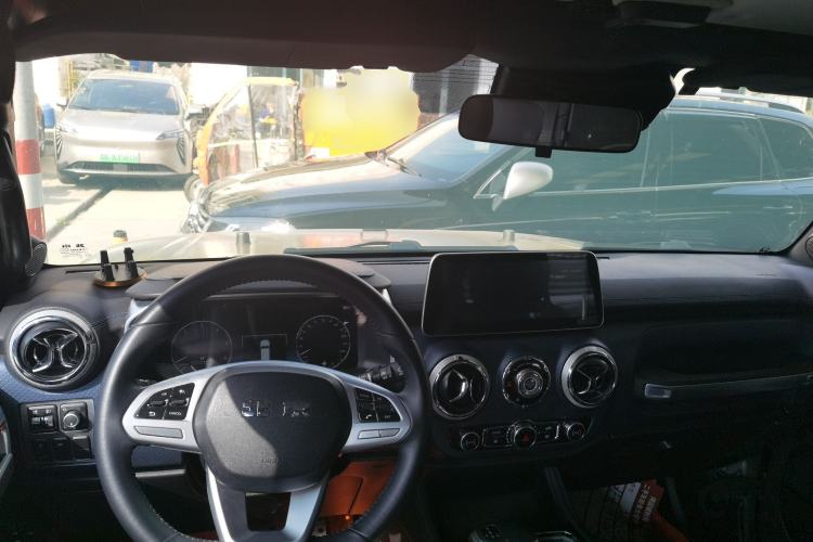 Used BAIC Off-Road BJ40 2021 2.0D Automatic Four-Wheel Drive Blade Hero Edition Adventurer Model (with Front and Rear Electronic Locks) Center Console