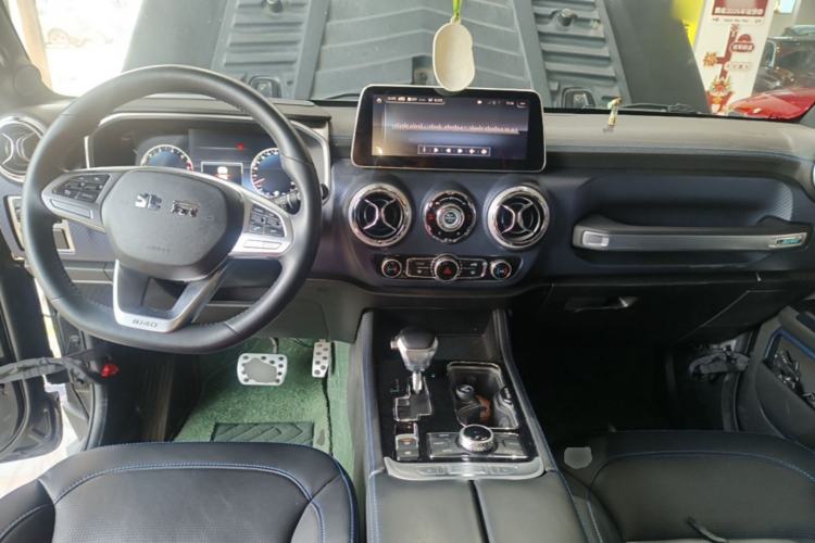 Used BAIC Off-Road BJ40 2021 2.3T Automatic Four-Wheel Drive Blade Hero Edition Supreme Version Center Console