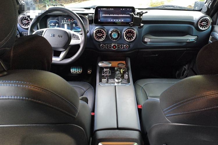 Used BAIC Off-Road BJ40 2021 2.0D Automatic Four-Wheel Drive Blade Hero Edition Adventurer Type Center Console