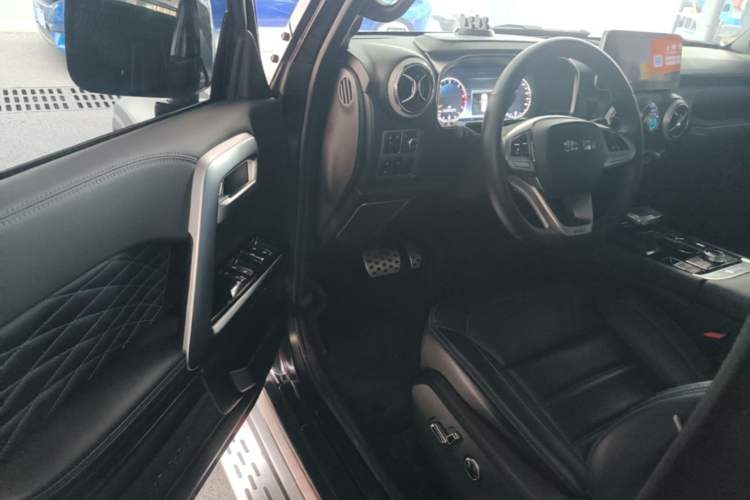 Used BAIC Off-Road BJ40 2021 2.0D Automatic Four-Wheel Drive Blade Hero Edition Adventurer Type Driver Seat