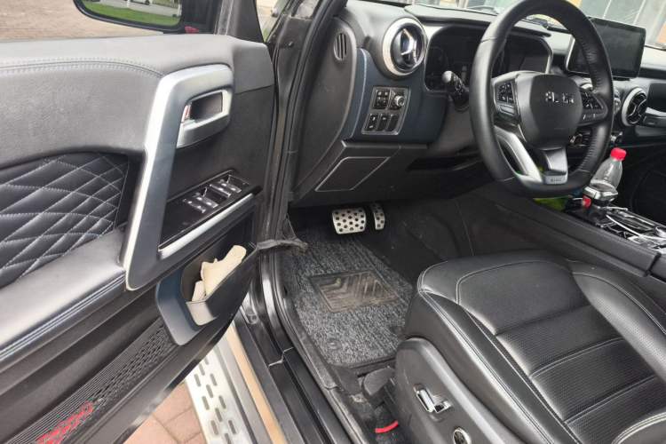 Used BAIC Off-Road BJ40 2021 2.0D Automatic Four-Wheel Drive Blade Hero Edition Adventurer Type Driver Seat