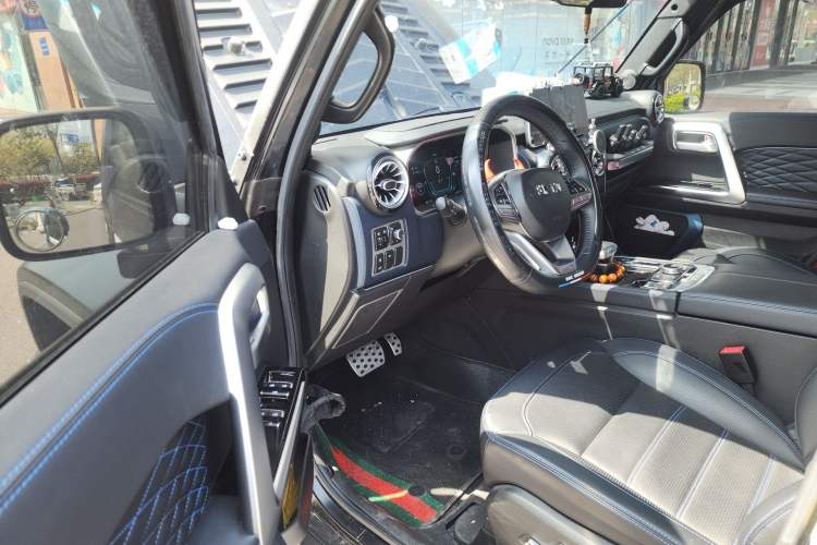 Used BAIC Off-Road BJ40 2021 2.0D Automatic Four-Wheel Drive Blade Hero Edition Adventurer Type Driver Seat