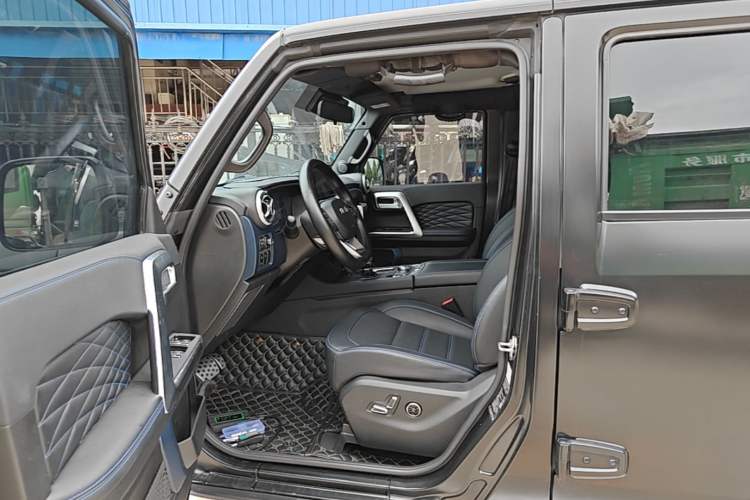 Used BAIC Off-Road BJ40 2021 2.0D Automatic Four-Wheel Drive Blade Hero Edition Adventurer Type Driver Seat