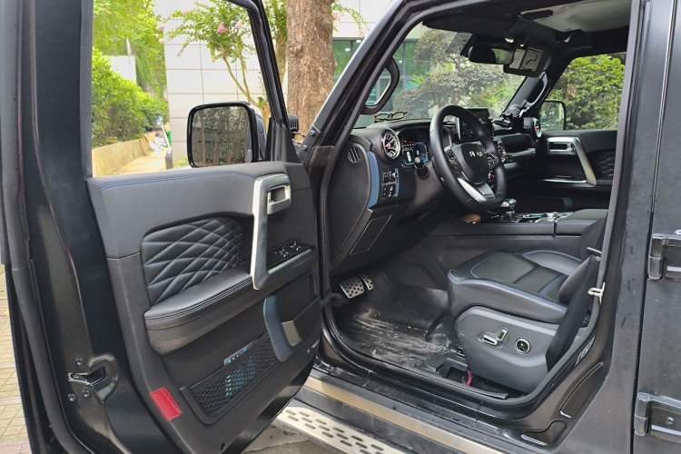 Used BAIC Off-Road BJ40 2021 2.0D Automatic Four-Wheel Drive Blade Hero Edition Adventurer Type Driver Seat
