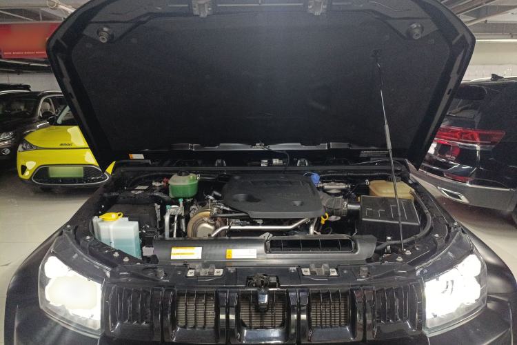 Used BAIC Off-Road BJ40 2021 2.0D Automatic Four-Wheel Drive Blade Hero Edition Pioneer Model Engine Bay