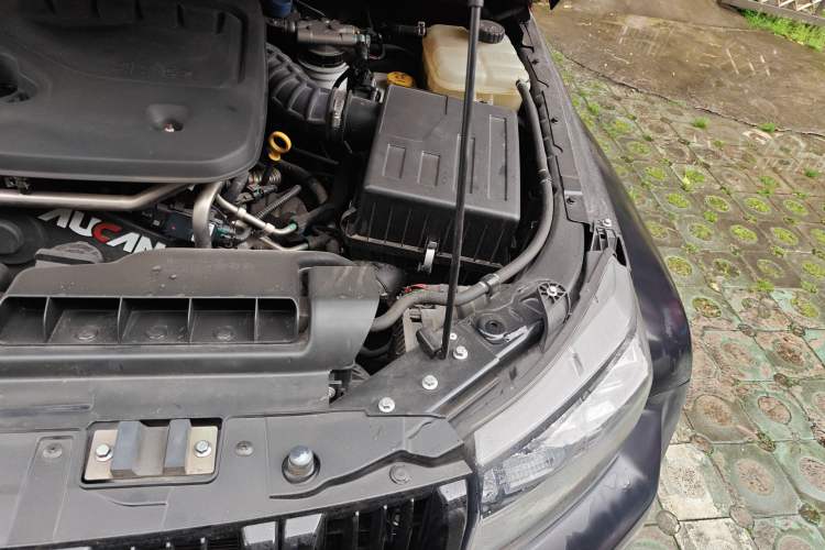Used BAIC Off-Road BJ40 2021 2.0D Automatic Four-Wheel Drive Blade Hero Edition Adventurer Type Engine Bay Left