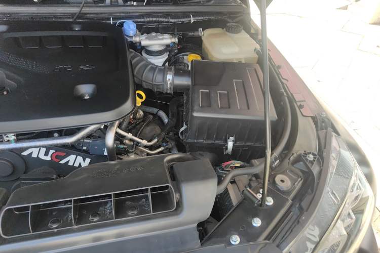 Used BAIC Off-Road BJ40 2021 2.0D Automatic Four-Wheel Drive Blade Hero Edition Adventurer Type Engine Bay Left