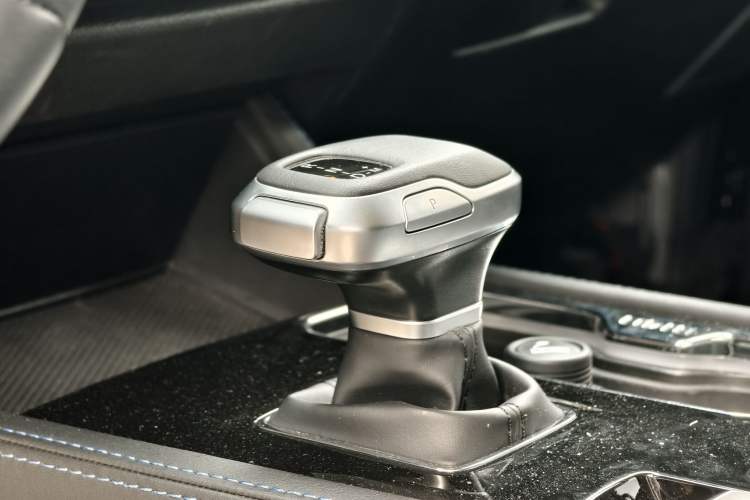 Used BAIC Off-Road BJ40 2021 2.0D Automatic Four-Wheel Drive Blade Hero Edition Adventurer Type Gear Lever