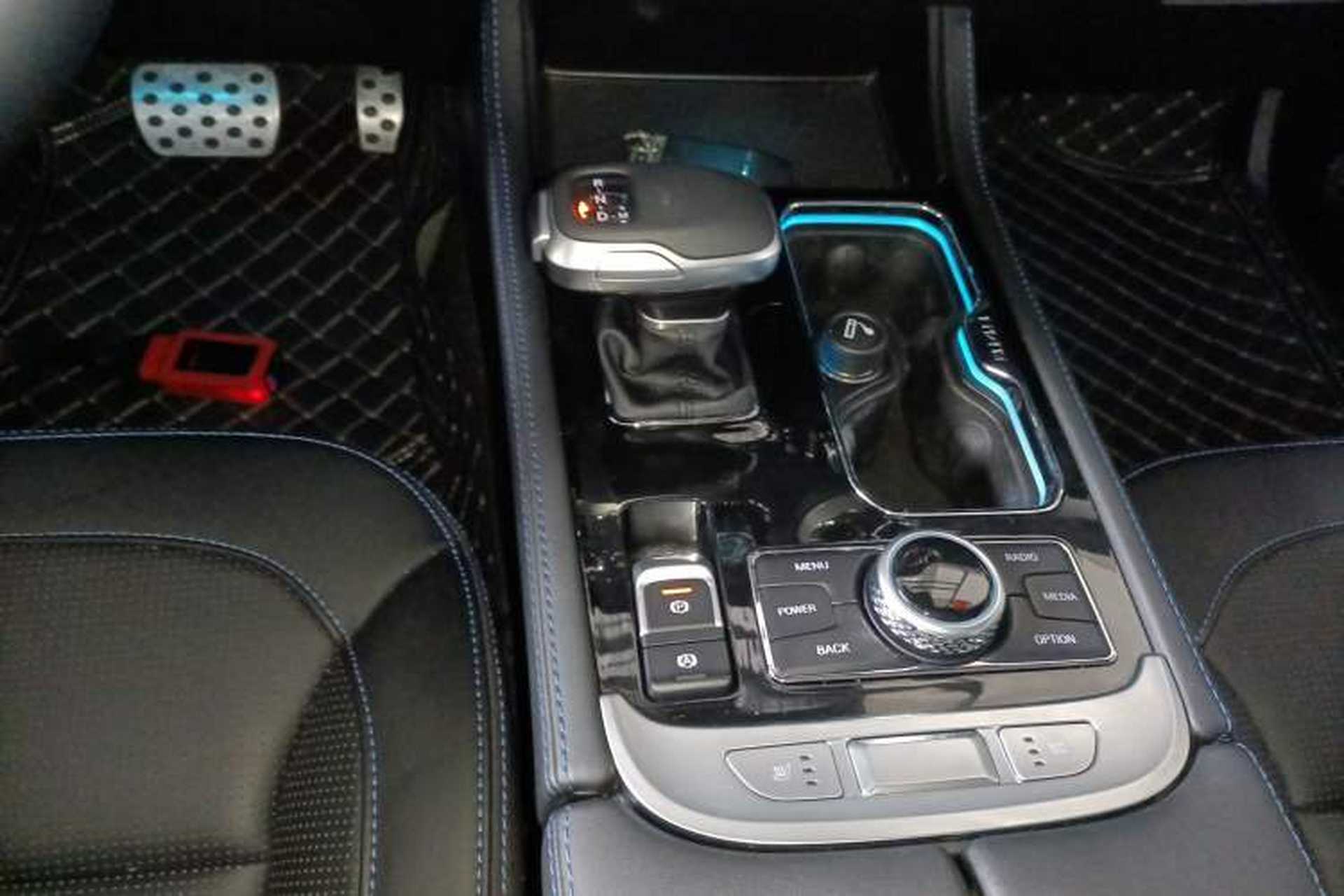 Used BAIC Off-Road BJ40 2021 2.0D Automatic Four-Wheel Drive Blade Hero Edition Adventurer Type Gear Lever
