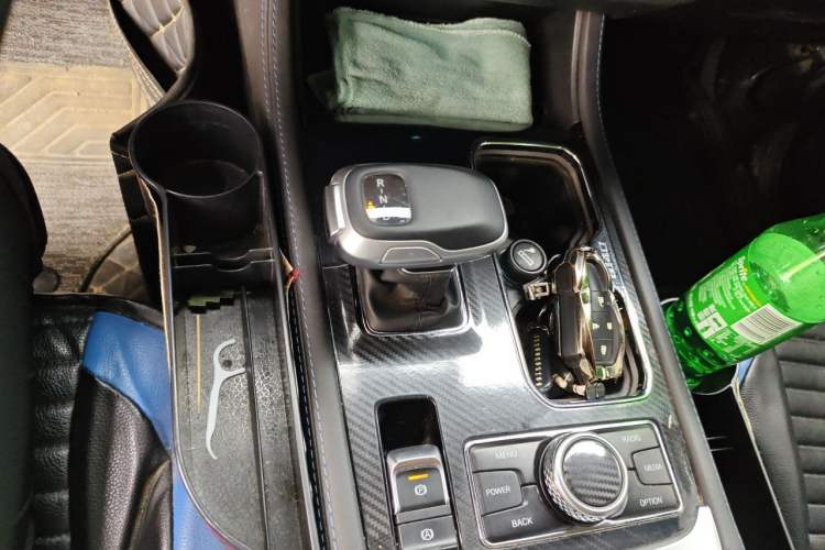 Used BAIC Off-Road BJ40 2021 2.0D Automatic Four-Wheel Drive Blade Hero Edition Adventurer Model (with Front and Rear Electronic Locks) Gear Lever