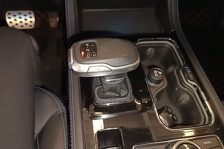 Used BAIC Off-Road BJ40 2021 2.0D Automatic Four-Wheel Drive Blade Hero Edition Adventurer Model (with Front and Rear Electronic Locks) Gear Lever