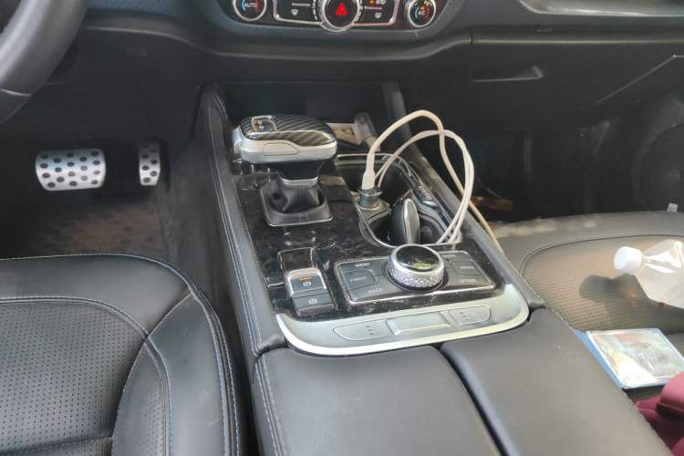 Used BAIC Off-Road BJ40 2021 2.0D Automatic Four-Wheel Drive Blade Hero Edition Adventurer Model (with Front and Rear Electronic Locks) Gear Lever