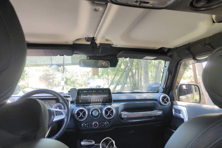 Used BAIC Off-Road BJ40 2021 2.0D Automatic Four-Wheel Drive Blade Hero Edition Adventurer Model (with Front and Rear Electronic Locks) Headliner