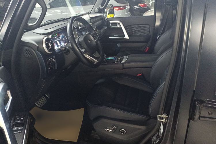 Used BAIC Off-Road BJ40 2021 2.0D Automatic Four-Wheel Drive Blade Hero Edition Pioneer Model Left Front Seat