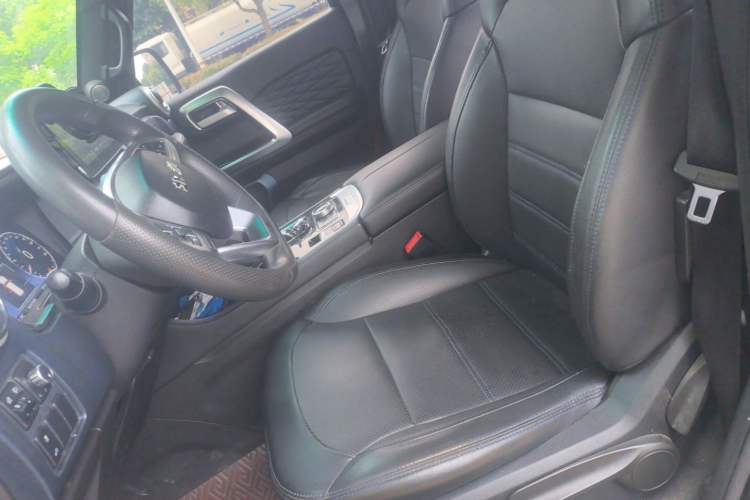 Used BAIC Off-Road BJ40 2021 2.0D Automatic Four-Wheel Drive Blade Hero Edition Pioneer Model Left Front Seat