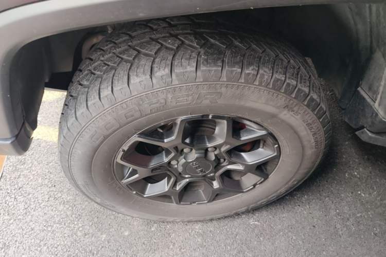 Used BAIC Off-Road BJ40 2021 2.0D Automatic Four-Wheel Drive Blade Hero Edition Adventurer Type Left Front Wheel Hub