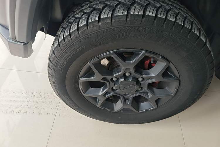 Used BAIC Off-Road BJ40 2021 2.0D Automatic Four-Wheel Drive Blade Hero Edition Adventurer Type Left Front Wheel Hub