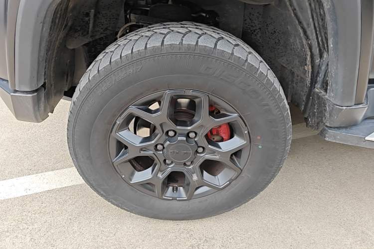 Used BAIC Off-Road BJ40 2021 2.0D Automatic Four-Wheel Drive Blade Hero Edition Adventurer Type Left Front Wheel Hub