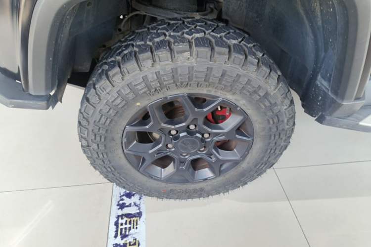Used BAIC Off-Road BJ40 2021 2.3T Automatic Four-Wheel Drive Blade Hero Edition Supreme Version Left Front Wheel Hub