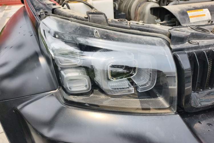 Used BAIC Off-Road BJ40 2021 2.0D Automatic Four-Wheel Drive Blade Hero Edition Adventurer Type Right Front Headlight