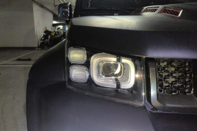 Used BAIC Off-Road BJ40 2021 2.3T Automatic Four-Wheel Drive Blade Hero Edition Supreme Version Right Front Headlight