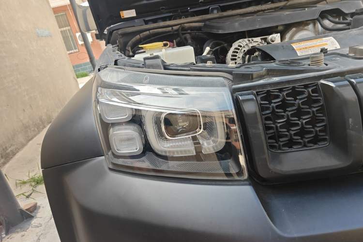 Used BAIC Off-Road BJ40 2021 2.3T Automatic Four-Wheel Drive Blade Hero Edition Supreme Version Right Front Headlight