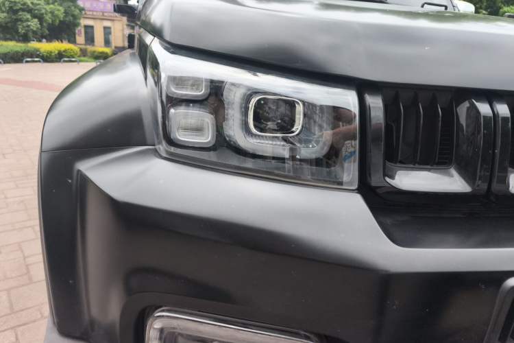 Used BAIC Off-Road BJ40 2021 2.0D Automatic Four-Wheel Drive Blade Hero Edition Adventurer Type Right Front Headlight