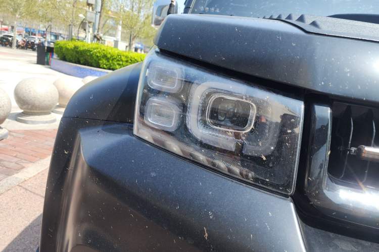 Used BAIC Off-Road BJ40 2021 2.0D Automatic Four-Wheel Drive Blade Hero Edition Adventurer Type Right Front Headlight