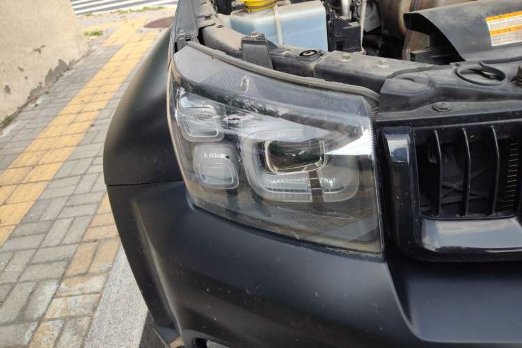 Used BAIC Off-Road BJ40 2021 2.0D Automatic Four-Wheel Drive Blade Hero Edition Adventurer Type Right Front Headlight