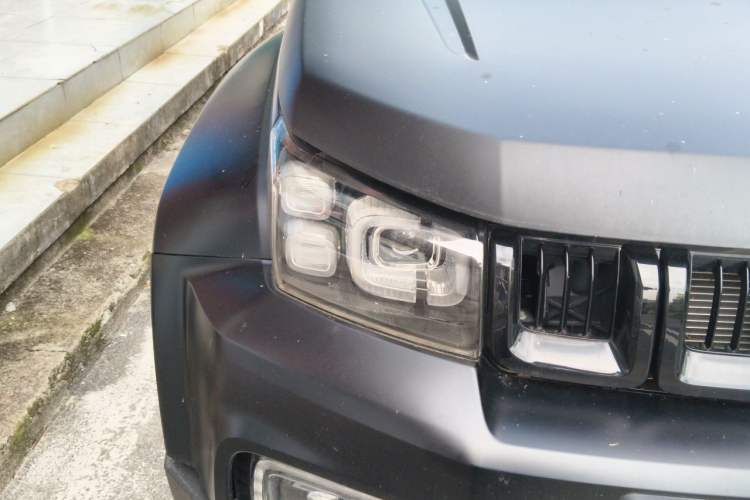 Used BAIC Off-Road BJ40 2021 2.0D Automatic Four-Wheel Drive Blade Hero Edition Adventurer Type Right Front Headlight
