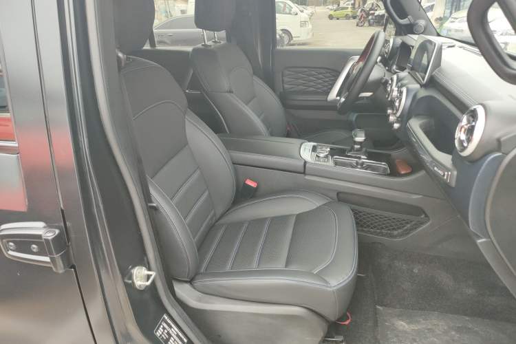 Used BAIC Off-Road BJ40 2021 2.0D Automatic Four-Wheel Drive Blade Hero Edition Adventurer Type Right Front Seat