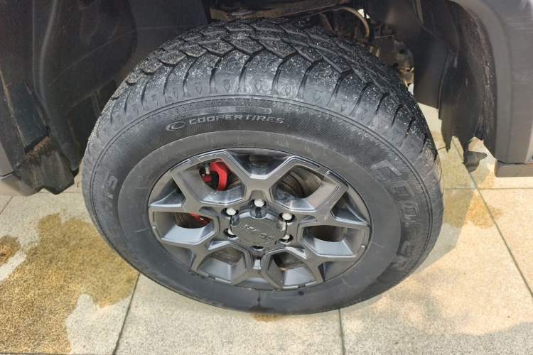 Used BAIC Off-Road BJ40 2021 2.0D Automatic Four-Wheel Drive Blade Hero Edition Adventurer Type Right Front Wheel Hub