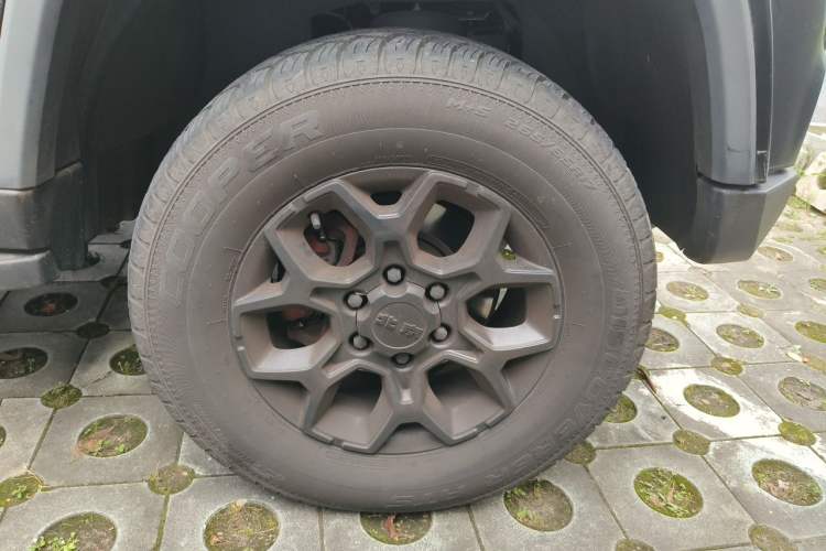 Used BAIC Off-Road BJ40 2021 2.0D Automatic Four-Wheel Drive Blade Hero Edition Adventurer Type Right Front Wheel Hub