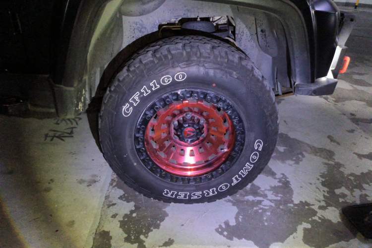 Used BAIC Off-Road BJ40 2021 2.3T Automatic Four-Wheel Drive Blade Hero Edition Supreme Version Right Front Wheel Hub