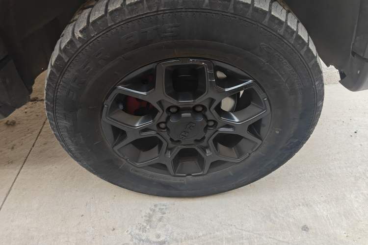 Used BAIC Off-Road BJ40 2021 2.3T Automatic Four-Wheel Drive Blade Hero Edition Supreme Version Right Front Wheel Hub