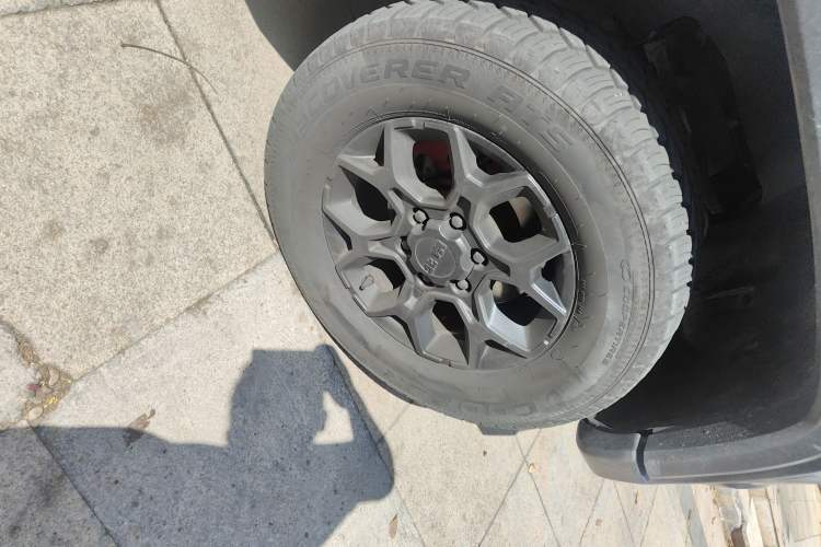 Used BAIC Off-Road BJ40 2021 2.0D Automatic Four-Wheel Drive Blade Hero Edition Adventurer Type Right Front Wheel Hub