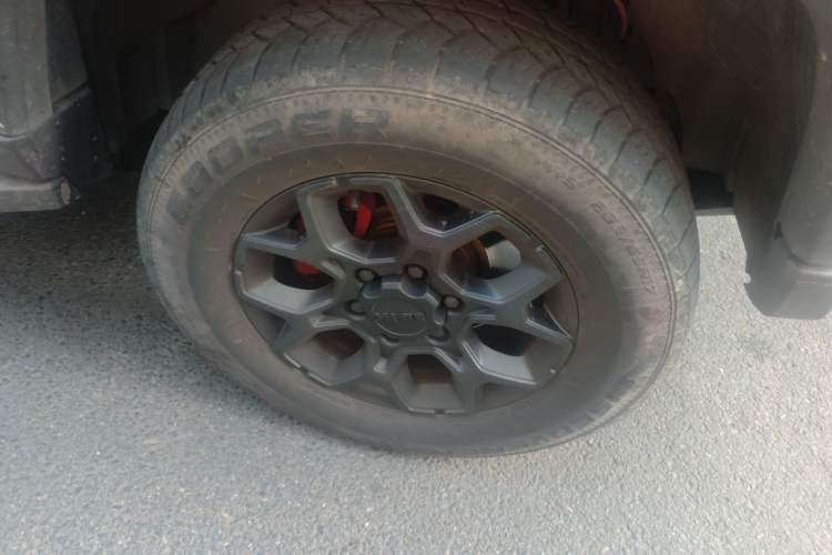 Used BAIC Off-Road BJ40 2021 2.0D Automatic Four-Wheel Drive Blade Hero Edition Adventurer Type Right Front Wheel Hub