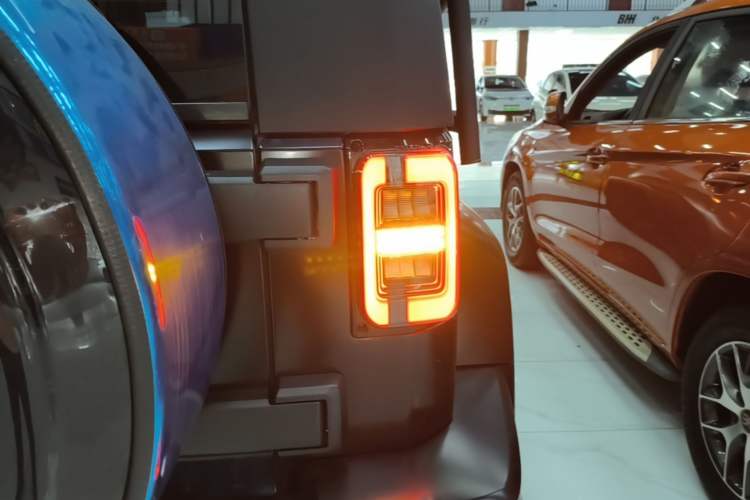 Used BAIC Off-Road BJ40 2021 2.3T Automatic Four-Wheel Drive Blade Hero Edition Supreme Version Right Rear Taillight