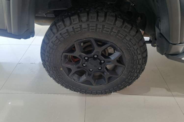 Used BAIC Off-Road BJ40 2021 2.3T Automatic Four-Wheel Drive Blade Hero Edition Supreme Version Right Rear Wheel Hub