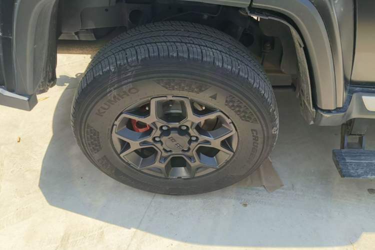 Used BAIC Off-Road BJ40 2021 2.0D Automatic Four-Wheel Drive Blade Hero Edition Adventurer Type Right Rear Wheel Hub
