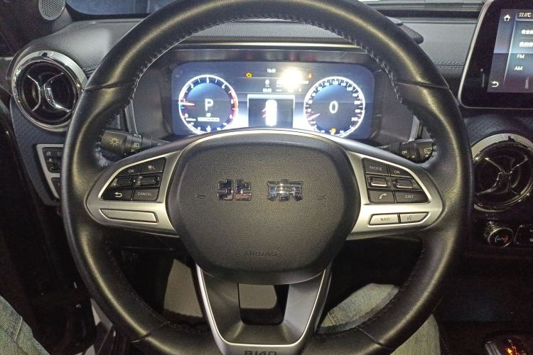Used BAIC Off-Road BJ40 2021 2.0D Automatic Four-Wheel Drive Blade Hero Edition Pioneer Model Steering Wheel