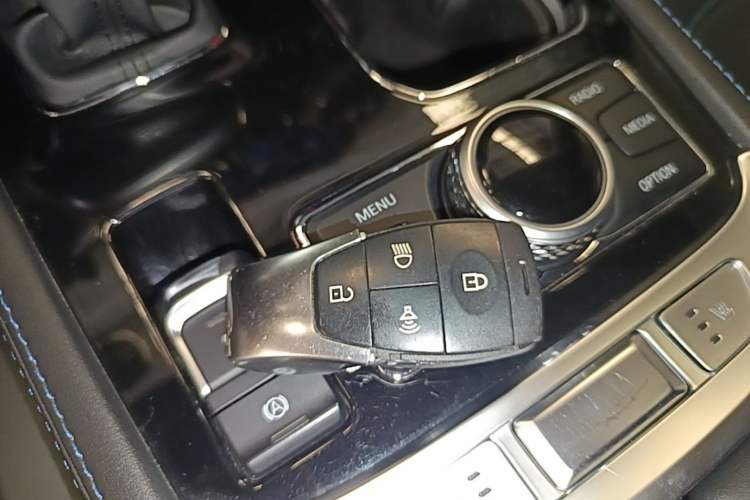 Used BAIC Off-Road BJ40 2021 2.0D Automatic Four-Wheel Drive Blade Hero Edition Adventurer Model (with Front and Rear Electronic Locks) Vehicle Key