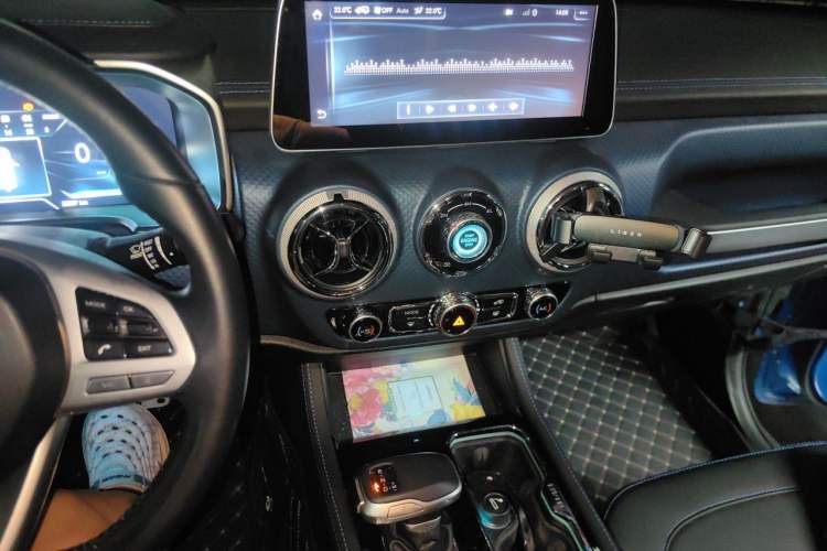 Used BAIC Off-Road BJ40 2021 2.0D Automatic Four-Wheel Drive Blade Hero Edition Adventurer Type Audio And AC Panel