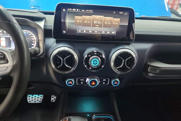 Used BAIC Off-Road BJ40 2021 2.0D Automatic Four-Wheel Drive Blade Hero Edition Pioneer Model Audio And AC Panel