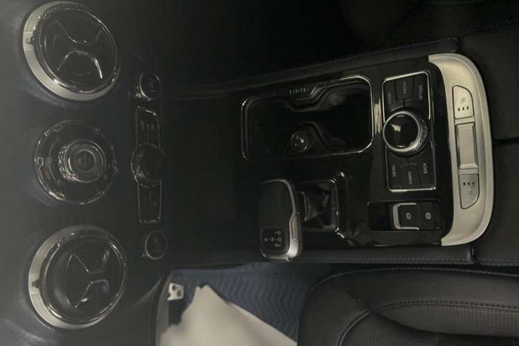 Used BAIC Off-Road BJ40 2021 2.0D Automatic Four-Wheel Drive Blade Hero Edition Adventurer Type Audio And AC Panel