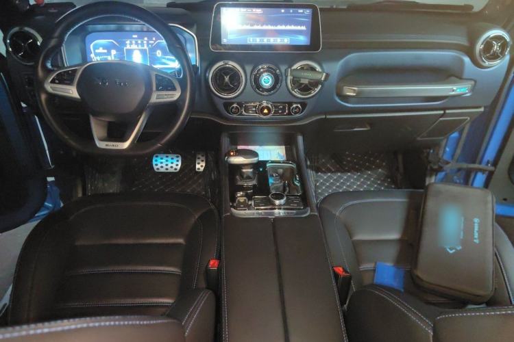 Used BAIC Off-Road BJ40 2021 2.0D Automatic Four-Wheel Drive Blade Hero Edition Adventurer Type Center Console
